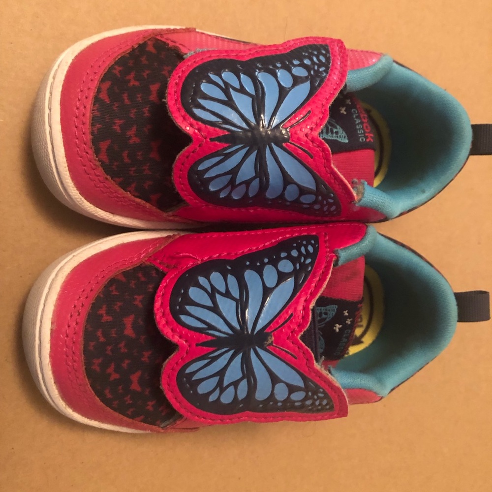 Size 5 Reebok